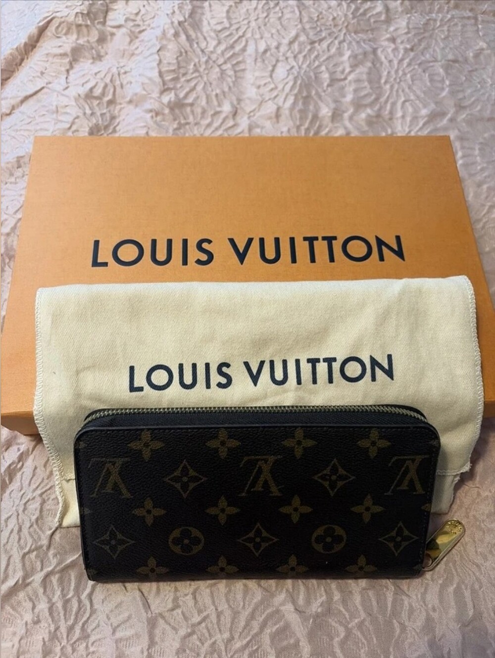 Louis Vuitton Monogram Zip-Around Wallet - Brown